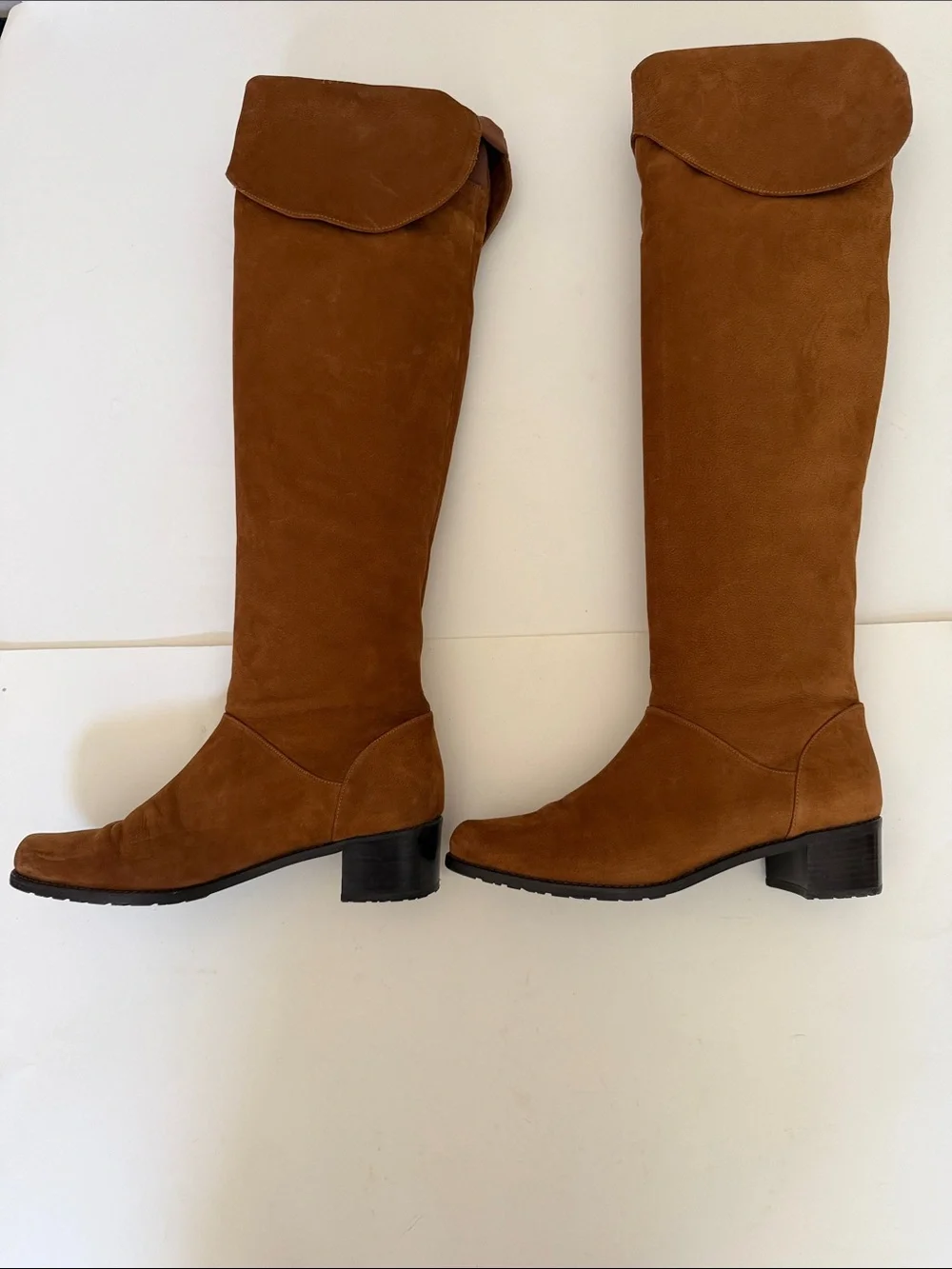 Stuart Weitzman light signs